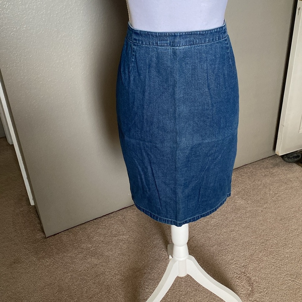 Liz Claiborne wrap denim skirt size 14, knee length - Picture 2 of 9